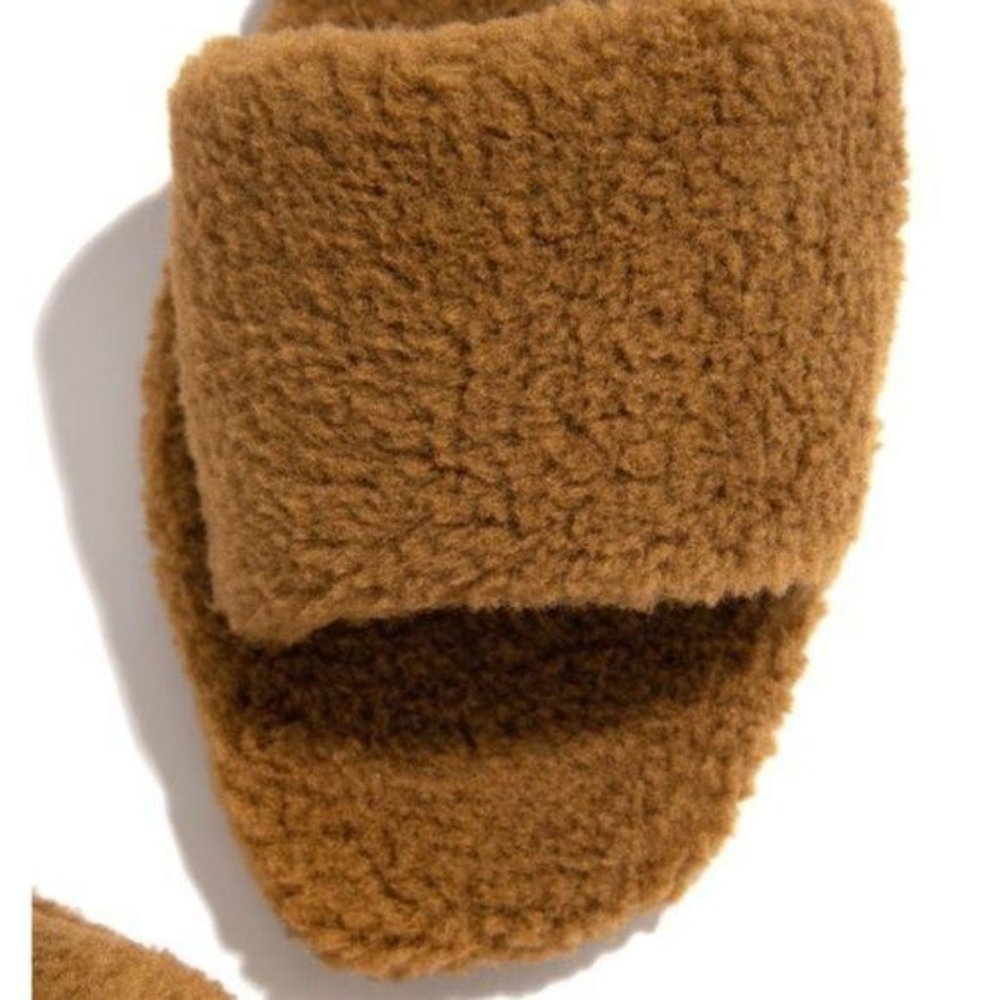 !! NEW !! Cozy Faux Sherpa Teddy Slides in Carmel - Picture 3 of 6